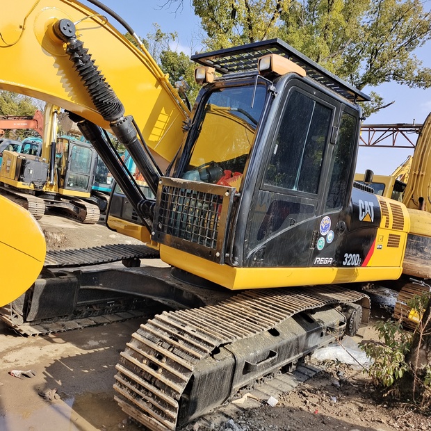 2023 Caterpillar 320D2-44332194