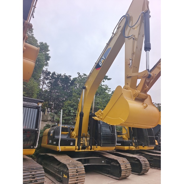 2023 Caterpillar 324D-44332309