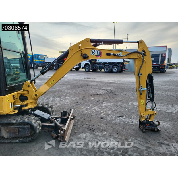 2021 كاتربيلر 301.8-44333383