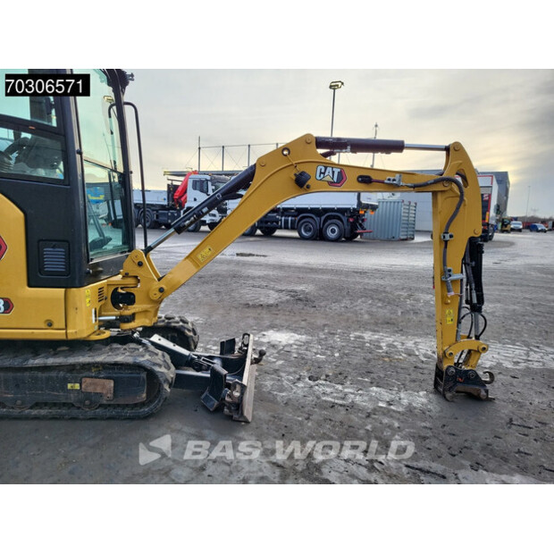 2021 Caterpillar 301.8-44333413
