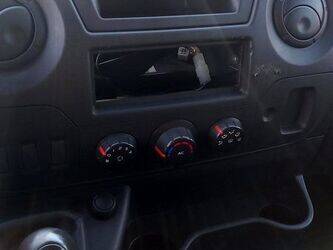 2013-renault-master-1395397-44345943