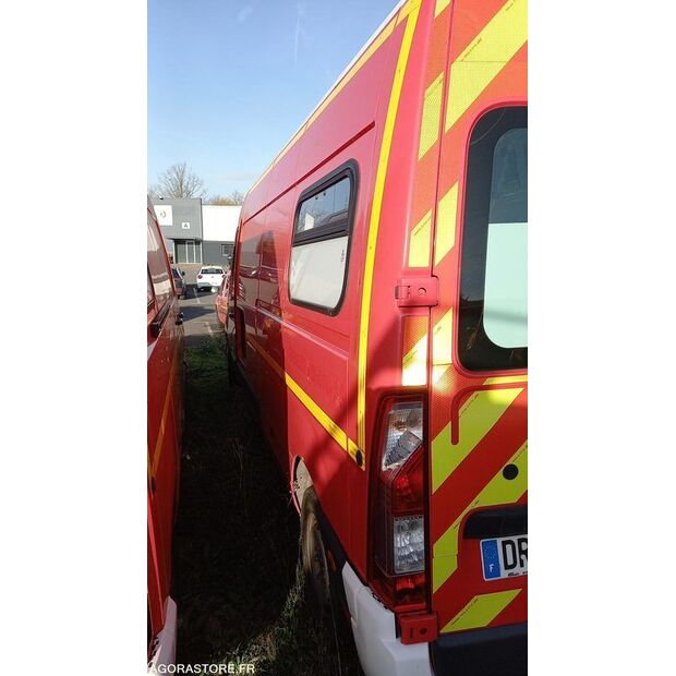 2015 رينو Master-44346029