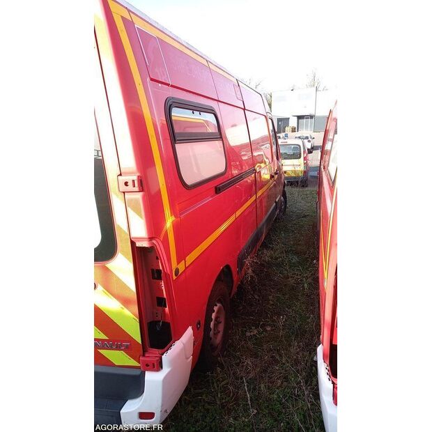 2015 رينو Master-44346037