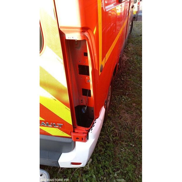 2015 رينو Master-44346039