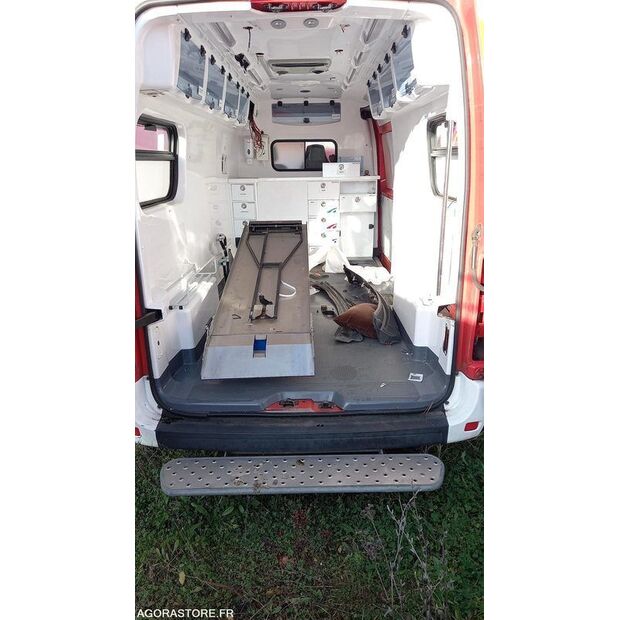 2015 رينو Master-44346051