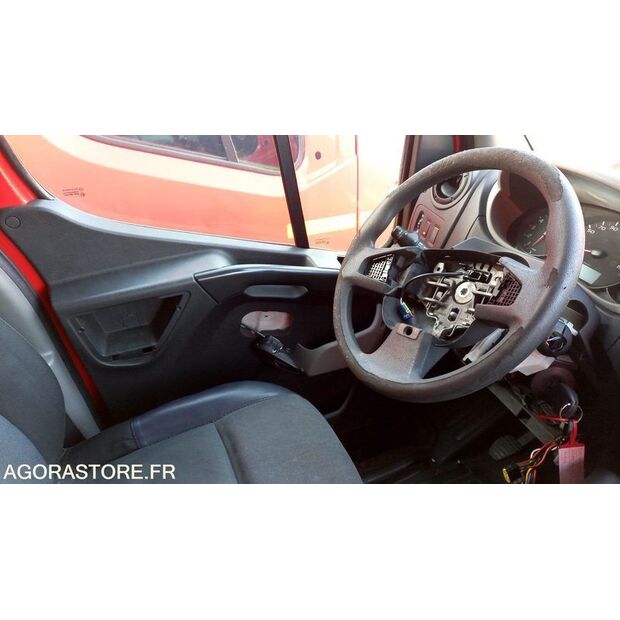 2015 رينو Master-44346053