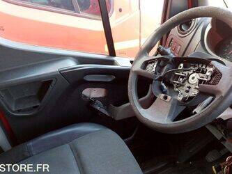 2015-renault-master-1395402-44346053