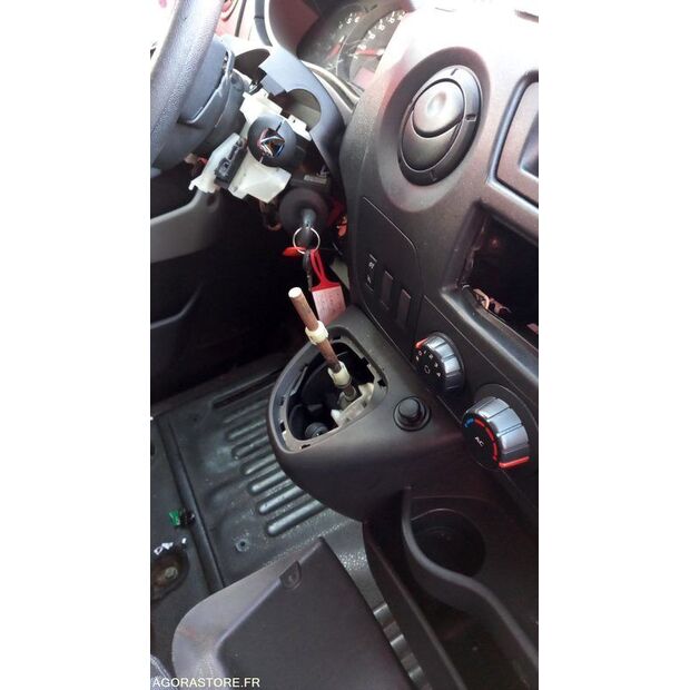 2015 رينو Master-44346057