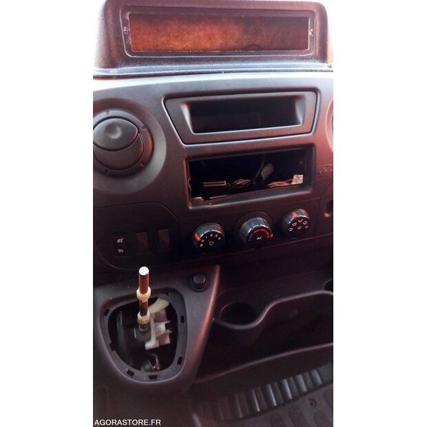 2015 رينو Master-44346058