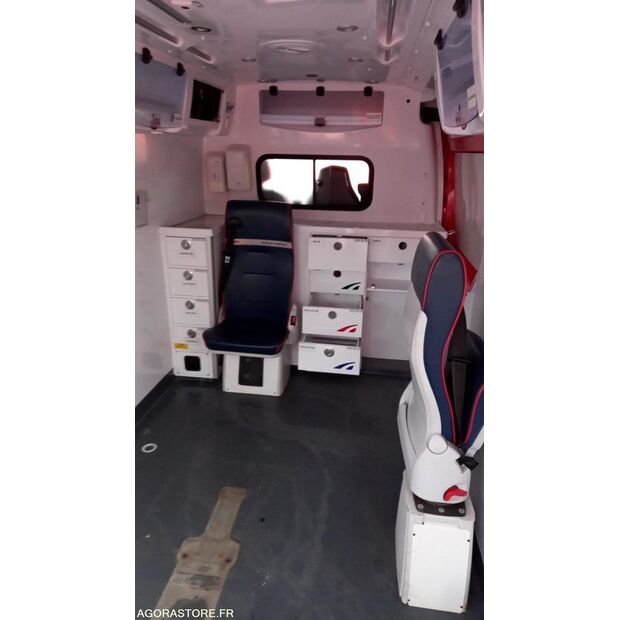 2012 رينو Master-44346173