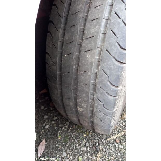 2012 رينو Master-44346176