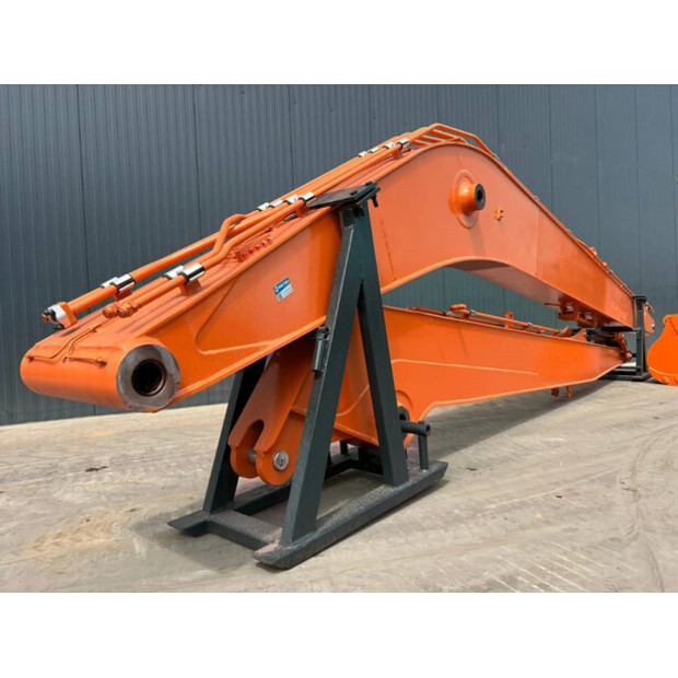 2025 Hitachi ZX200-44348580