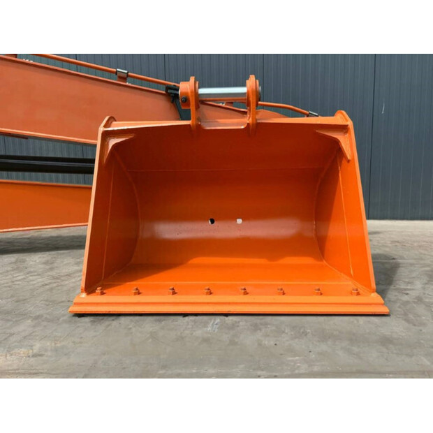 2025 Hitachi ZX200-44348582