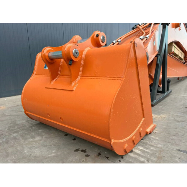 2025 Hitachi ZX220-44348638