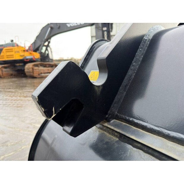 2025 فيراكتيرت CW40-44349600