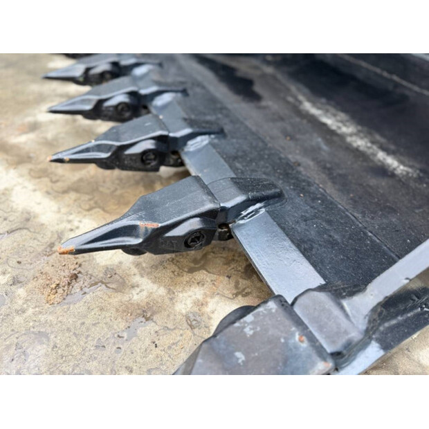 2025 فيراكتيرت CW40-44349602