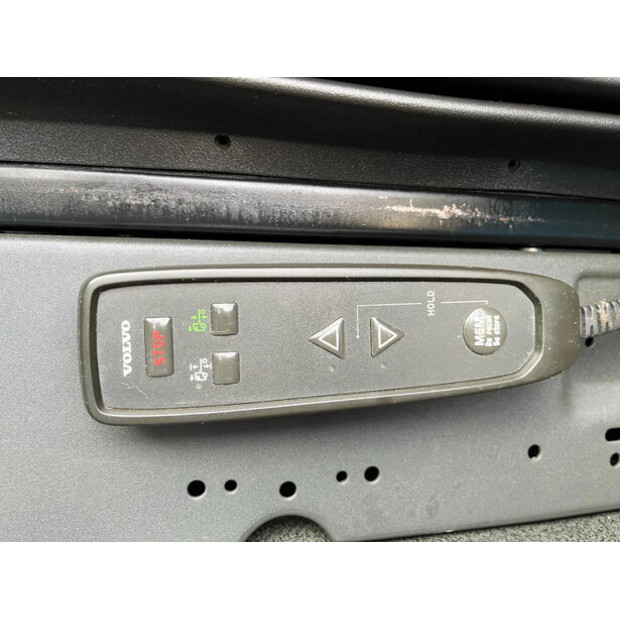 2017 فولفو FM 460-44350406