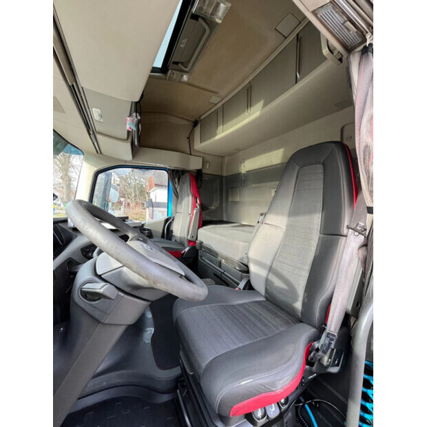 2017 فولفو FM 460-44350407