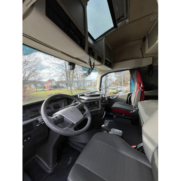 2017 فولفو FM 460-44350410