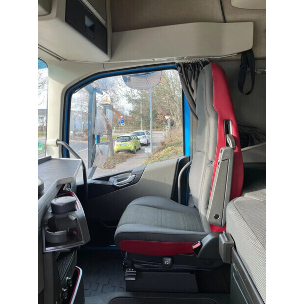 2017 فولفو FM 460-44350420