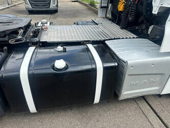 2015-man-tgx-18-480-1395926-44350649