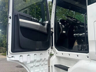 2015-man-tgx-18-480-1395926-44350650