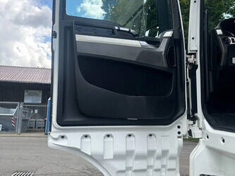 2015-man-tgx-18-480-1395926-44350651