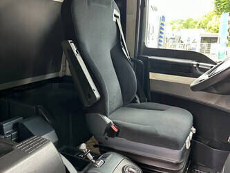 2015-man-tgx-18-480-1395926-44350665