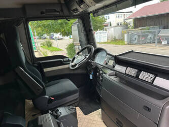 2015-man-tgx-18-480-1395926-44350666