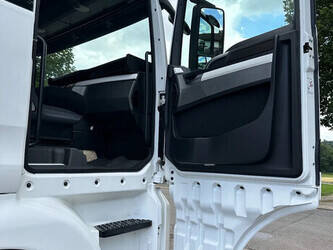 2015-man-tgx-18-480-1395926-44350668