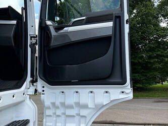 2015-man-tgx-18-480-1395926-44350669