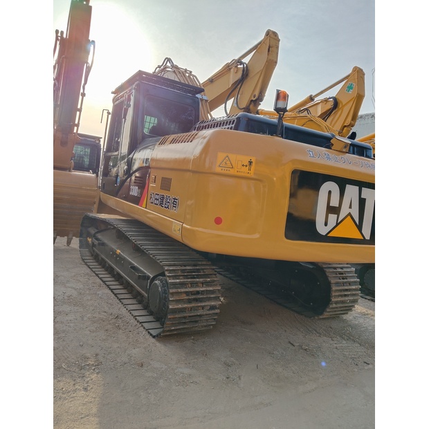 2023 Caterpillar 330D-44364871
