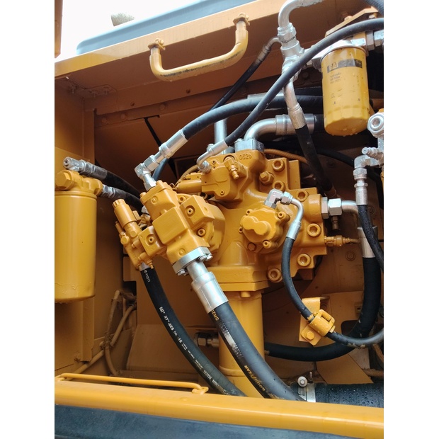 2023 Caterpillar 330D-44364877