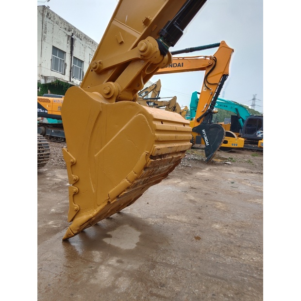 2023 Caterpillar 330D-44364880