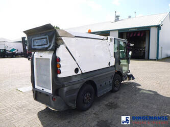 2014-schmidt-compact-200-street-sweeper-44367247