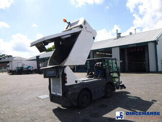 2014-schmidt-compact-200-street-sweeper-44367250