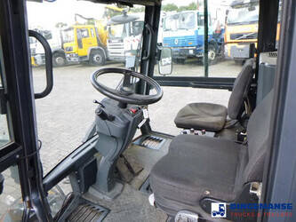 2014-schmidt-compact-200-street-sweeper-44367257