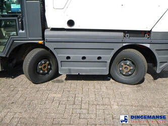 2014-schmidt-compact-200-street-sweeper-44367264