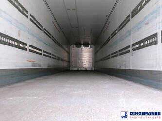 2014-schmitz-cargobull-frigo-trailer-carrier-vector-1550-1384031-44371474