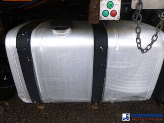 2010-mercedes-benz-axor-1824-1384415-44382049