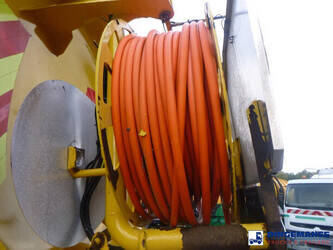 2010-mercedes-benz-axor-1824-1384415-44382053