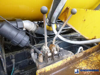 2010-mercedes-benz-axor-1824-1384415-44382057