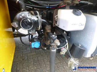 2010-mercedes-benz-axor-1824-1384415-44382059