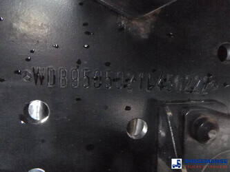 2010-mercedes-benz-axor-1824-1384415-44382069