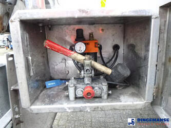 2011-burg-others-44383273