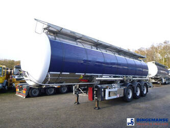 صورة ل خزانات لنقل النفط 2012 بيرغ OTHERS