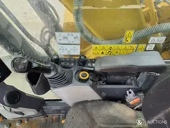 2021-caterpillar-320-1396071-44384432