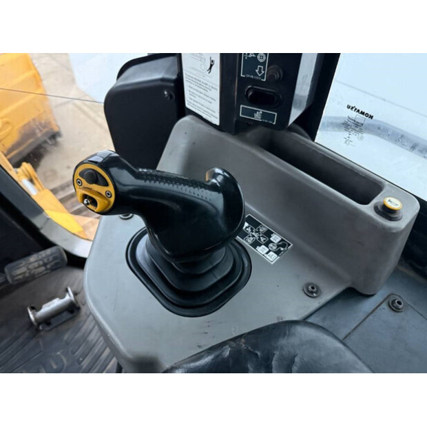 2019 كوماتسو D51PXi-24-44385133