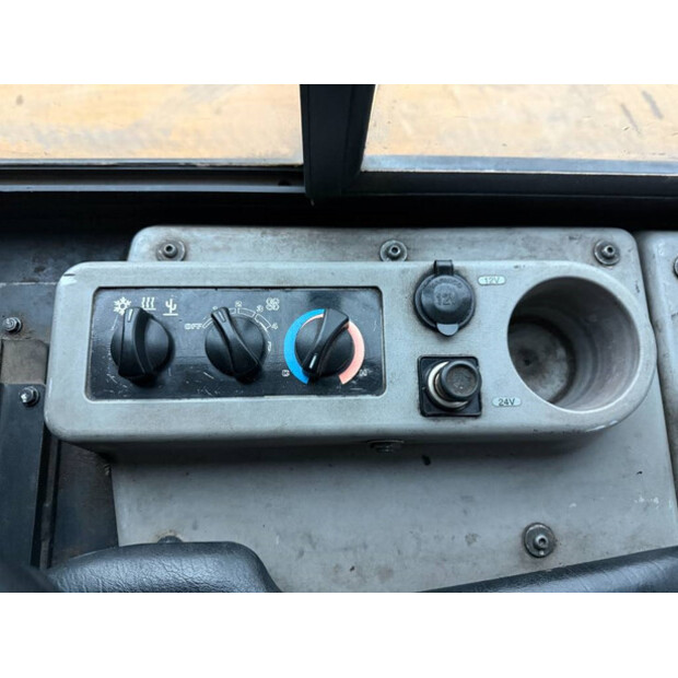 2019 كوماتسو D51PXi-24-44385134