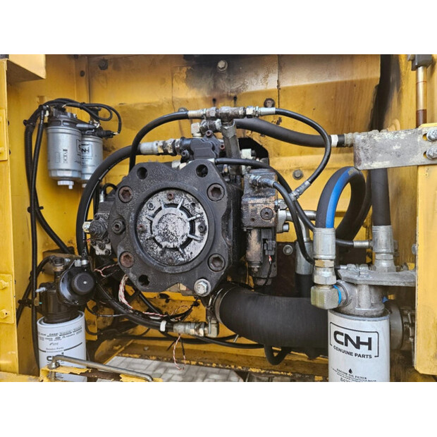 2008 New Holland E215B-44386746